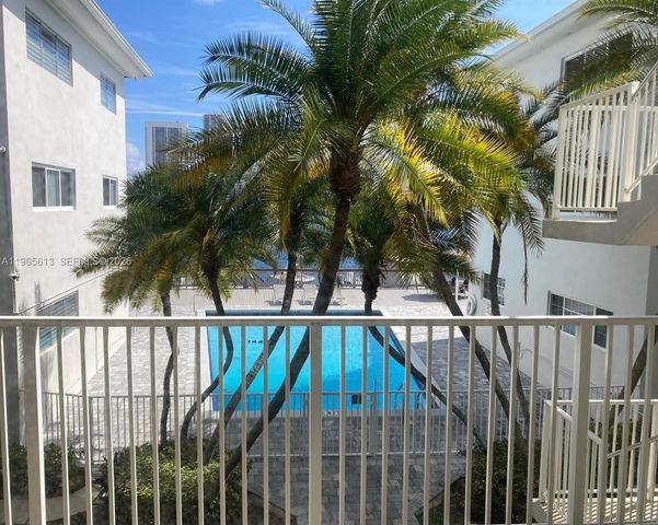 462 Golden Isles Dr 206, Hallandale Beach, FL 33009