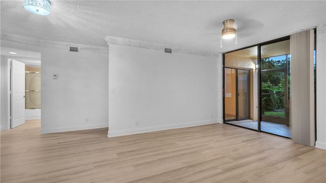 5681 Riverside Drive 101A6, Coral Springs, FL 33067