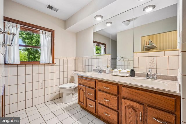 99 SPRINGTON LAKE RD, Media, PA 19063