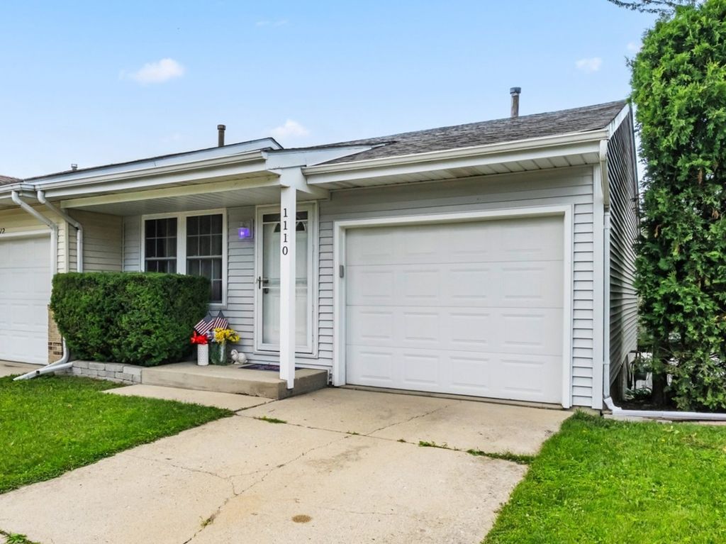 1110 Riverwood Drive, Algonquin, IL 60102