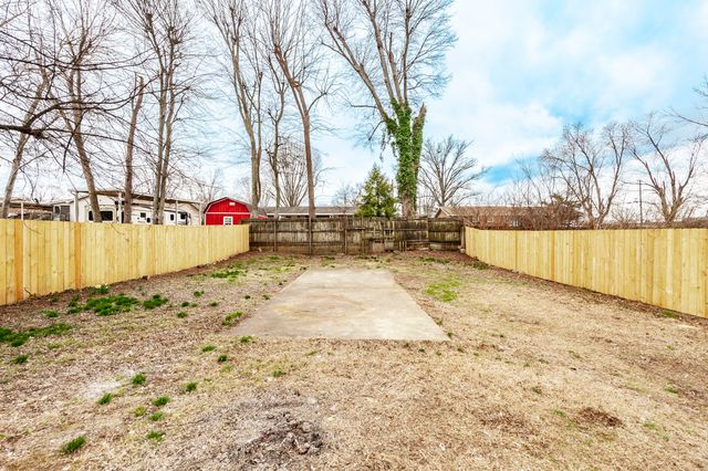 217 E Park Ave, Gallatin, TN 37066