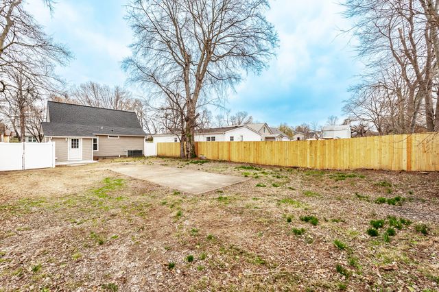 217 E Park Ave, Gallatin, TN 37066