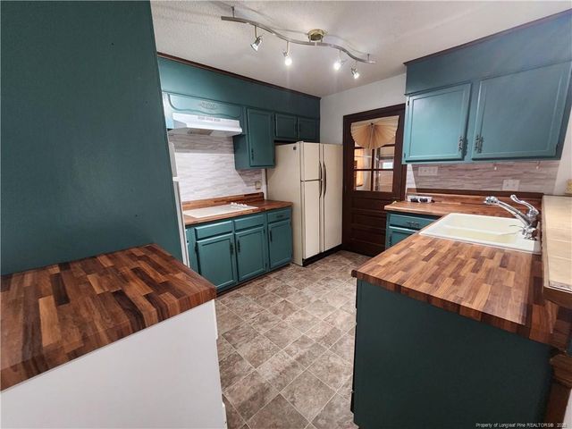 6871 S STAFF Road, Fayetteville, NC 28306