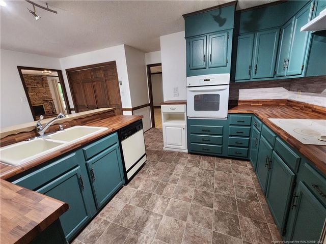 6871 S STAFF Road, Fayetteville, NC 28306