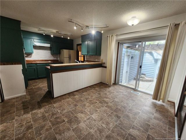 6871 S STAFF Road, Fayetteville, NC 28306