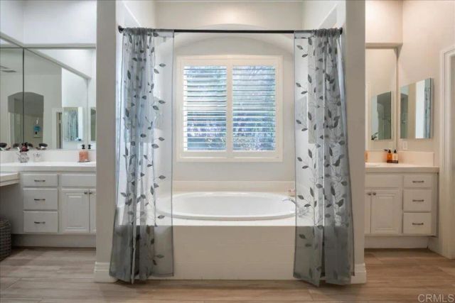 1089 Inverlochy Drive, Fallbrook, CA 92028