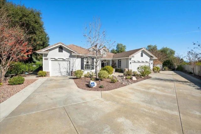 1089 Inverlochy Drive, Fallbrook, CA 92028