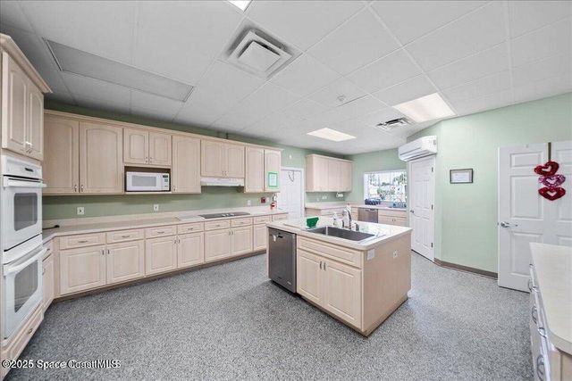 1925 Live Oak Street NE, Palm Bay, FL 32905