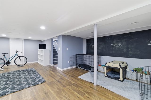 74 Gilman St, Springfield, MA 01118