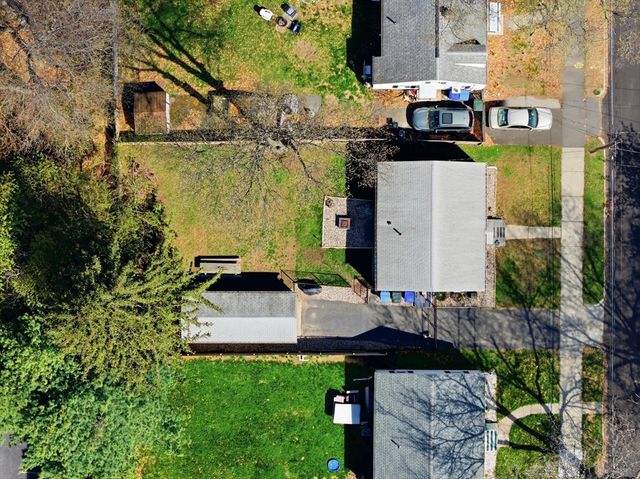 74 Gilman St, Springfield, MA 01118