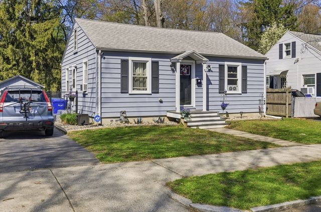 74 Gilman St, Springfield, MA 01118