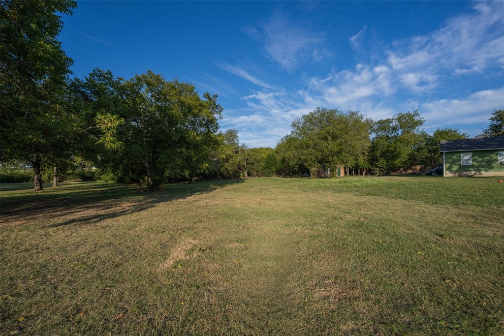 1408 N Johnson Street, Ennis, TX 75119