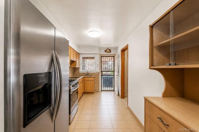 868 E 216th Street, Bronx, NY 10467