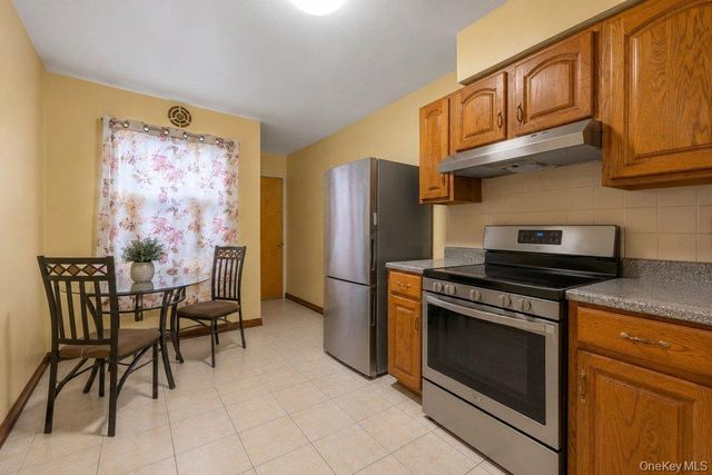 868 E 216th Street, Bronx, NY 10467