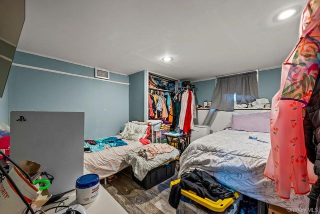 868 E 216th Street, Bronx, NY 10467