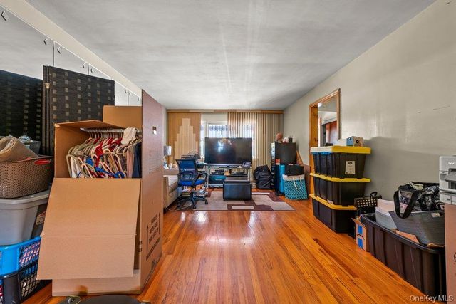 868 E 216th Street, Bronx, NY 10467