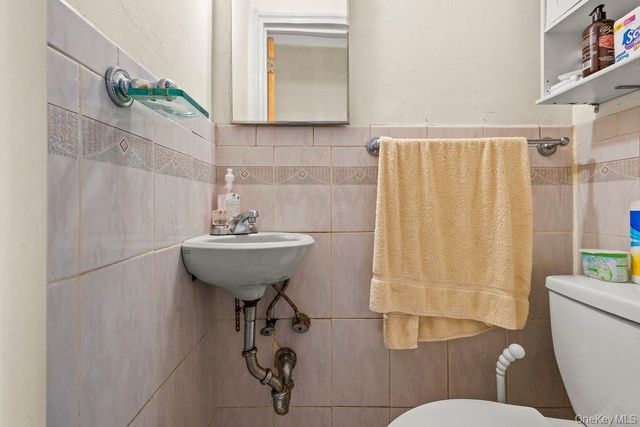 868 E 216th Street, Bronx, NY 10467