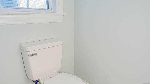 206 Huntington Turnpike, Bridgeport, CT 06610