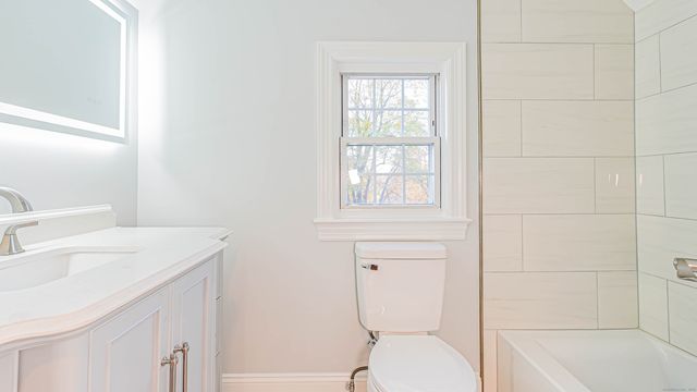 206 Huntington Turnpike, Bridgeport, CT 06610