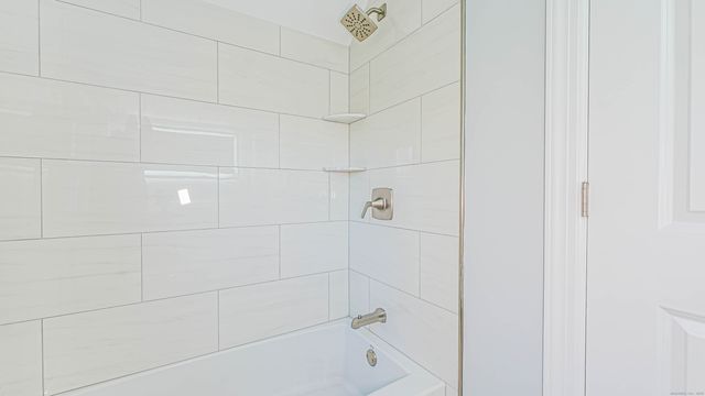 206 Huntington Turnpike, Bridgeport, CT 06610