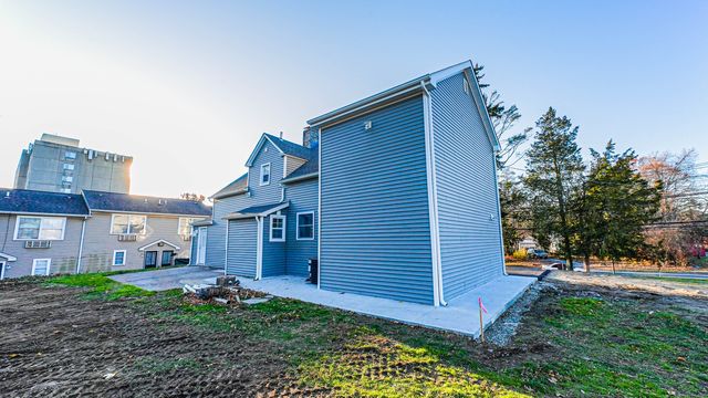 206 Huntington Turnpike, Bridgeport, CT 06610