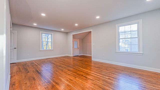 206 Huntington Turnpike, Bridgeport, CT 06610