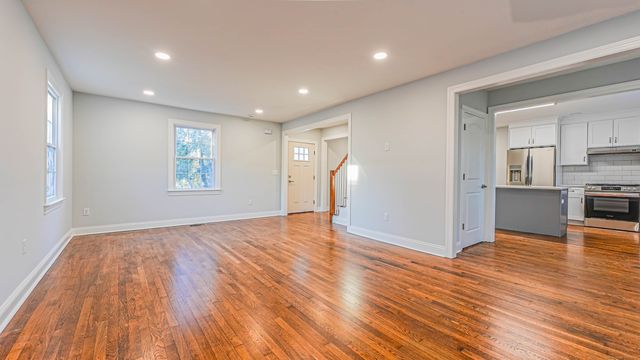 206 Huntington Turnpike, Bridgeport, CT 06610