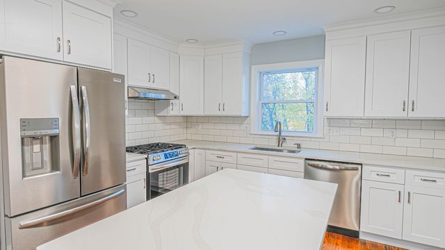 206 Huntington Turnpike, Bridgeport, CT 06610