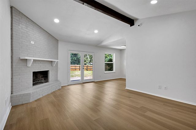 313 High Crest Drive, Azle, TX 76020