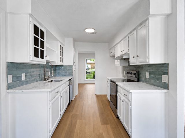 313 High Crest Drive, Azle, TX 76020
