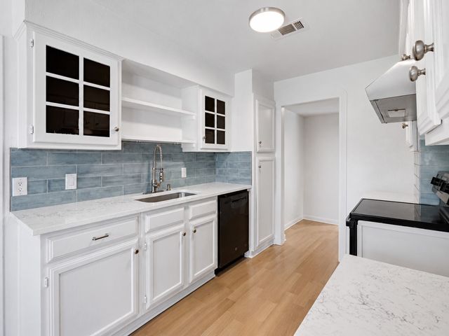 313 High Crest Drive, Azle, TX 76020