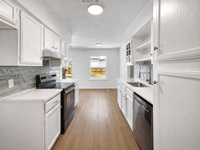313 High Crest Drive, Azle, TX 76020