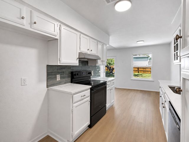 313 High Crest Drive, Azle, TX 76020