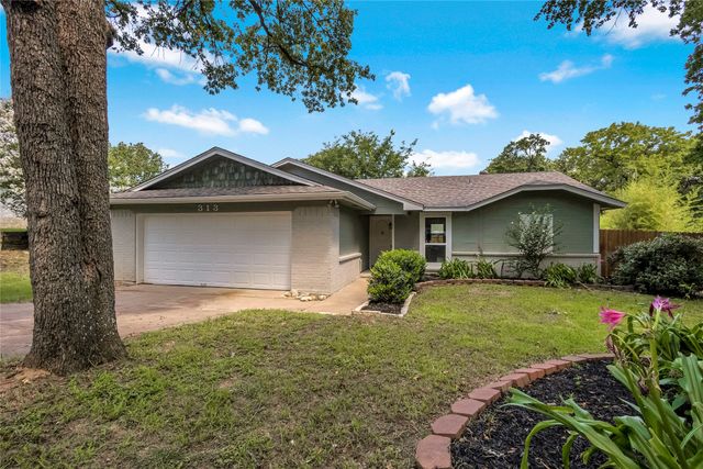 313 High Crest Drive, Azle, TX 76020