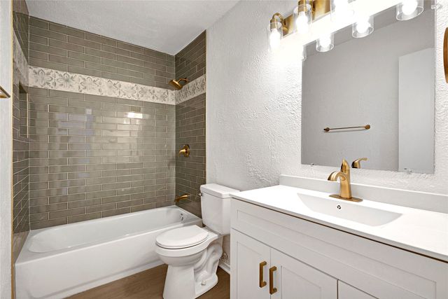 313 High Crest Drive, Azle, TX 76020