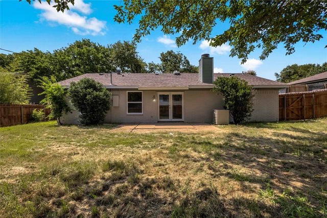 313 High Crest Drive, Azle, TX 76020