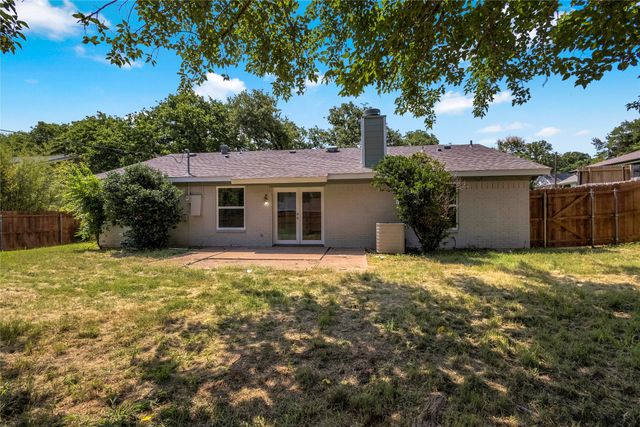 313 High Crest Drive, Azle, TX 76020
