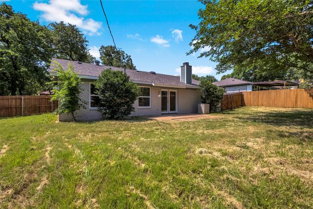 313 High Crest Drive, Azle, TX 76020