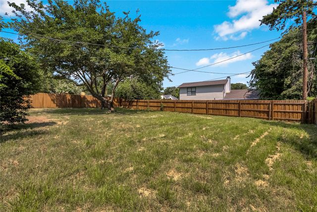 313 High Crest Drive, Azle, TX 76020