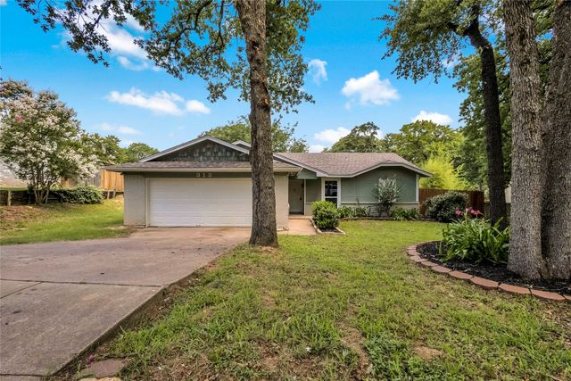 313 High Crest Drive, Azle, TX 76020
