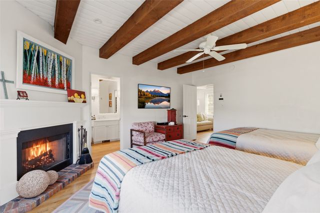 314 Artist Road 3, Santa Fe, NM 87501