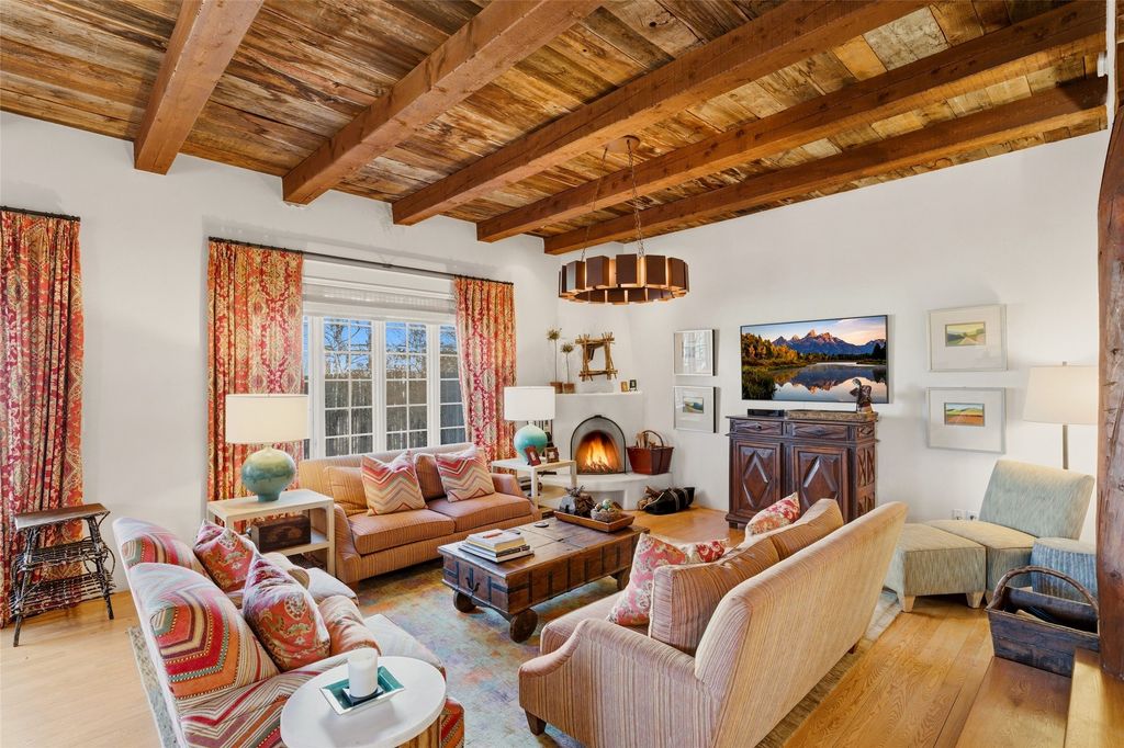 314 Artist Road 3, Santa Fe, NM 87501
