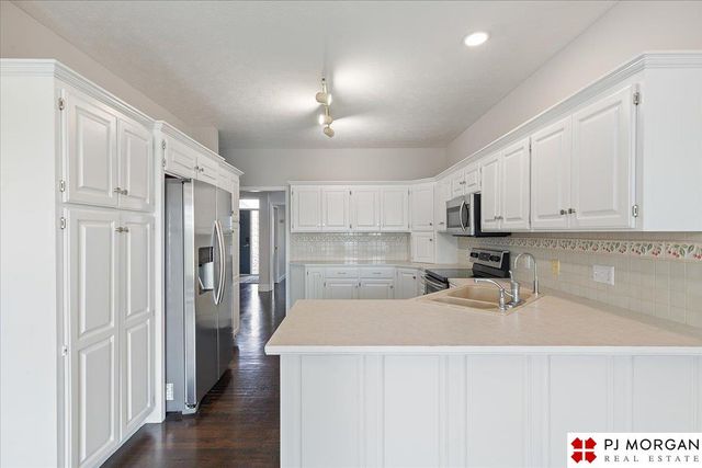 9930 S 172nd Circle, Omaha, NE 68136