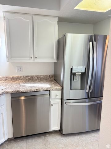 600 E BRIARSPRINGS CIR, Midvale, UT 84047