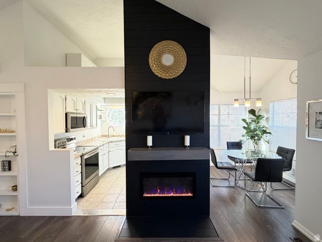 600 E BRIARSPRINGS CIR, Midvale, UT 84047