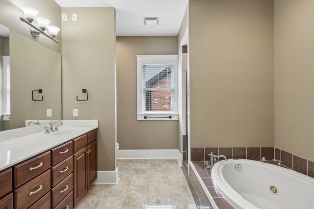 928 Russell St, Nashville, TN 37206