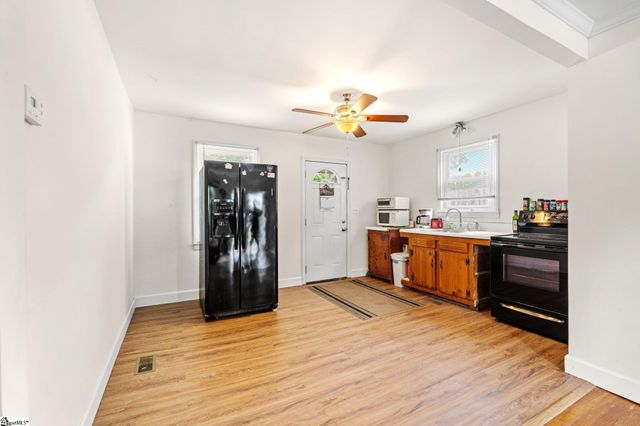 28 Mayflower Avenue, Greenville, SC 29605