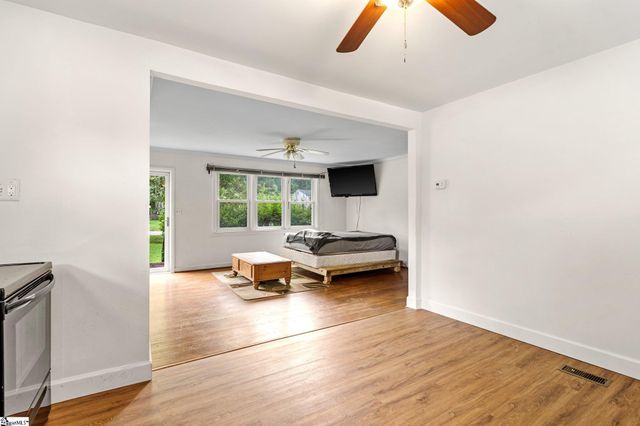 28 Mayflower Avenue, Greenville, SC 29605