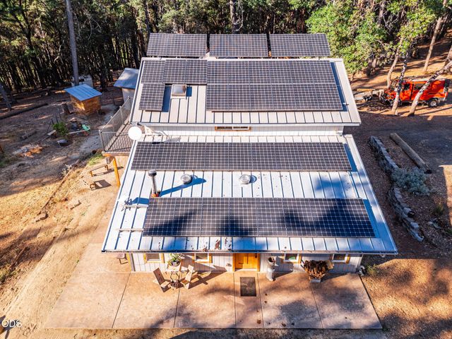123 Rogue Riffle Drive, Grants Pass, OR 97526