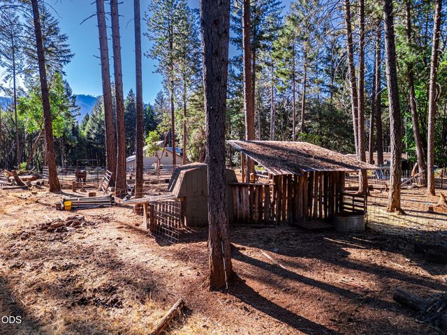 123 Rogue Riffle Drive, Grants Pass, OR 97526